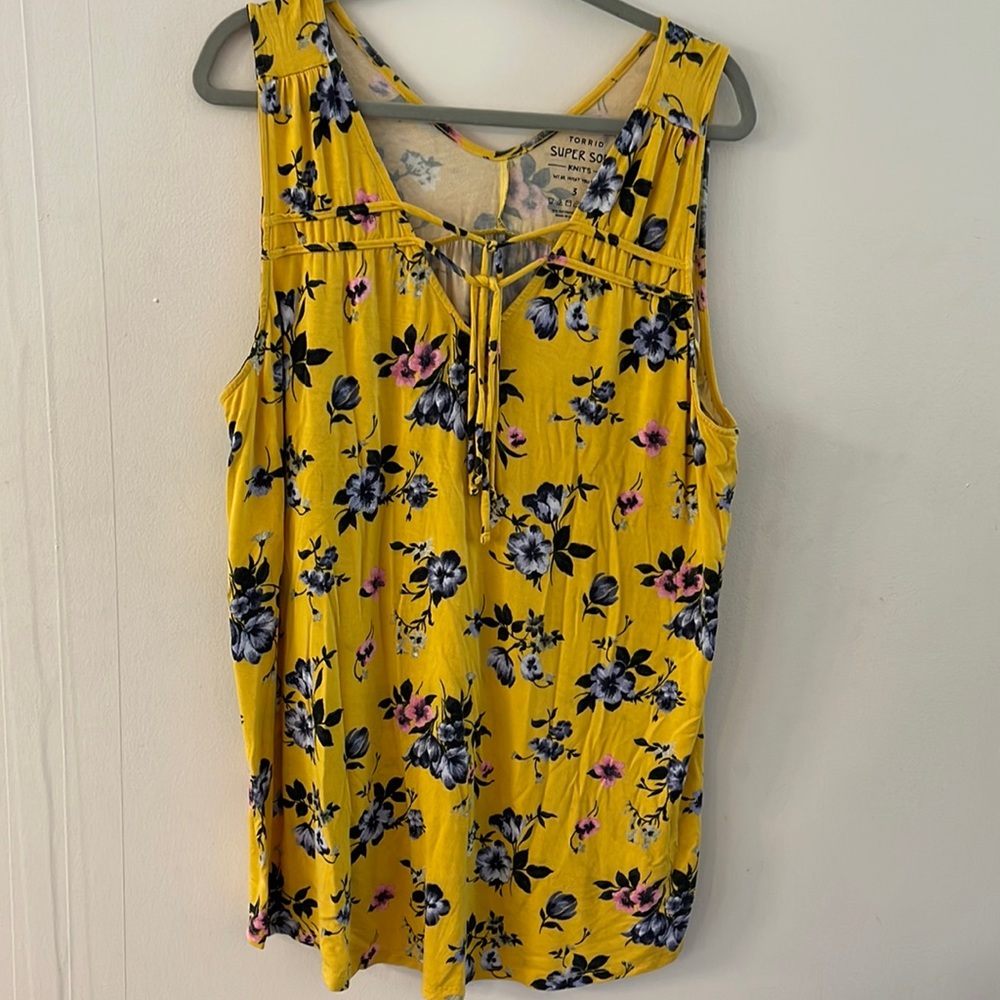 Torrid Size 3X Yellow Floral Tank Top